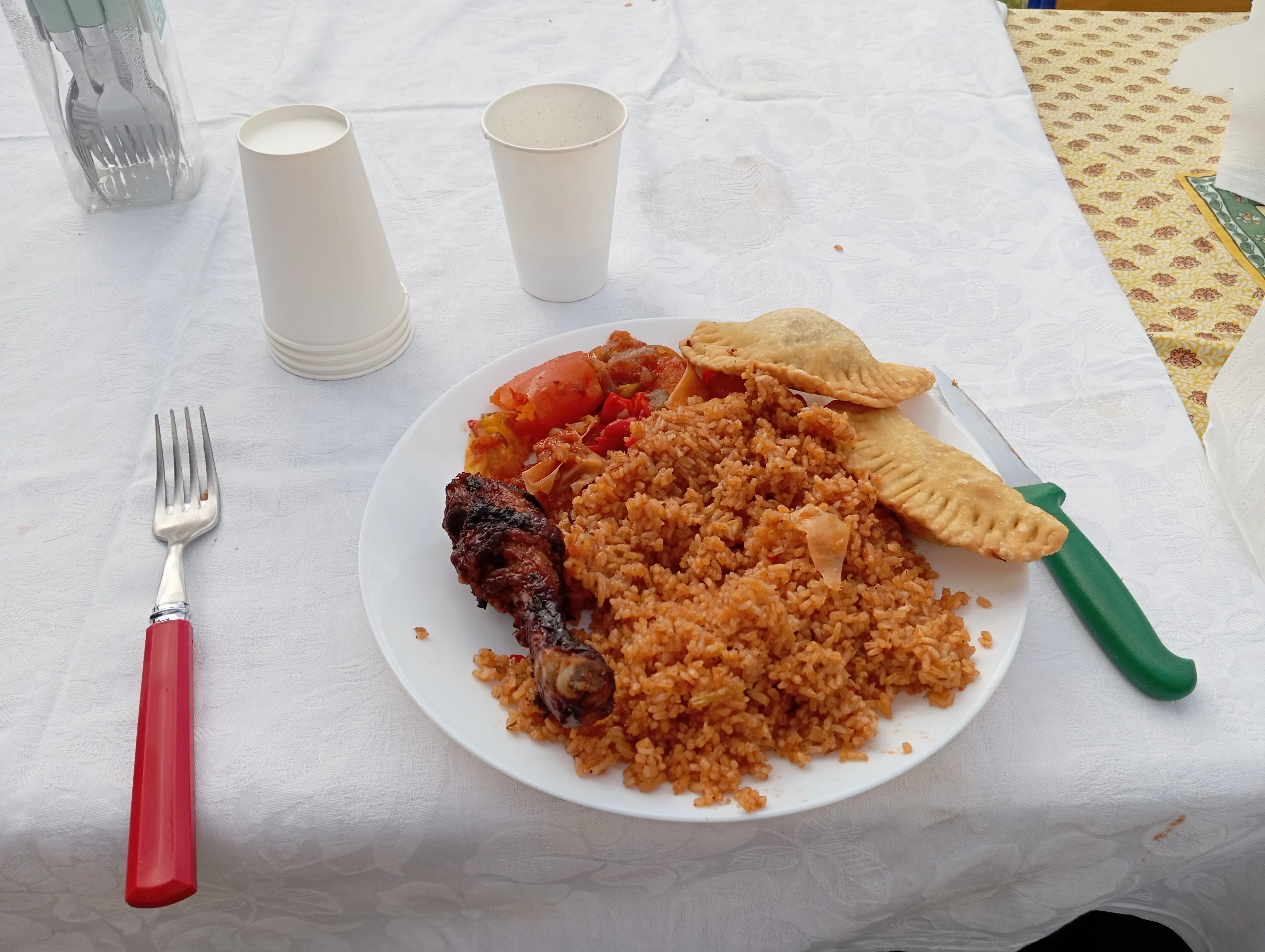 Repas partagé avec plats du monde